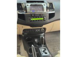 TOYOTA - HILUX SW4 - 2014/2014 - Branca - R$ 151.900,00