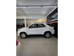 TOYOTA - HILUX SW4 - 2014/2014 - Branca - R$ 151.900,00
