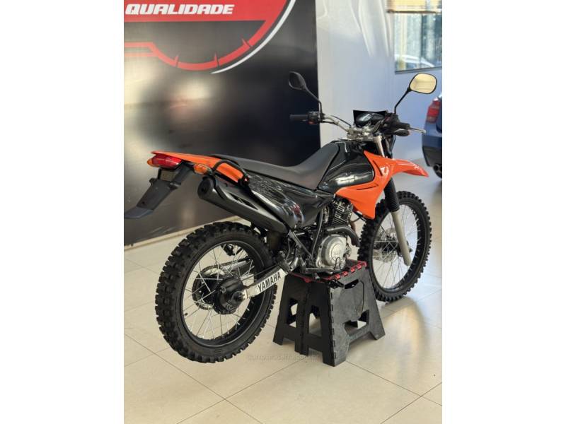 YAMAHA - XTZ 125 - 2015/2015 - Laranja - R$ 12.900,00