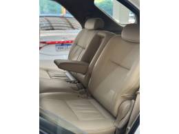 TOYOTA - HILUX SW4 - 2014/2014 - Branca - R$ 151.900,00