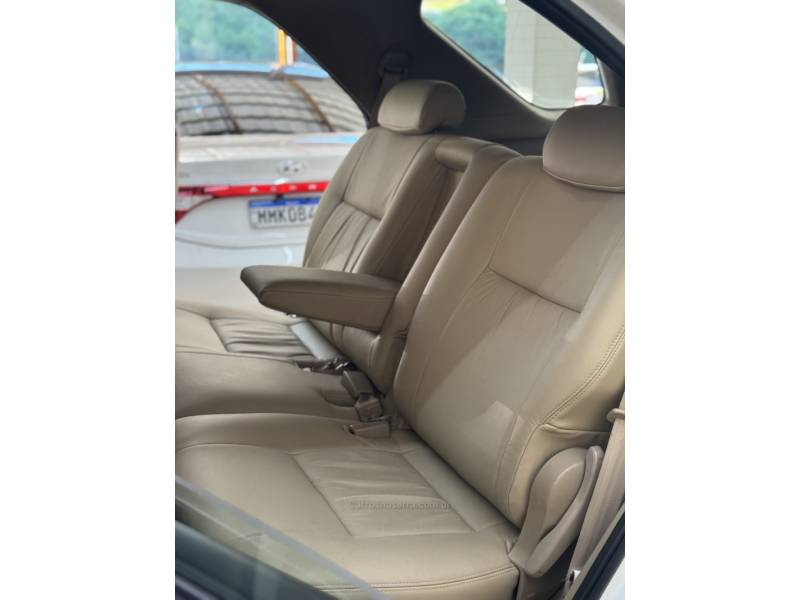 TOYOTA - HILUX SW4 - 2014/2014 - Branca - R$ 151.900,00