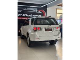 TOYOTA - HILUX SW4 - 2014/2014 - Branca - R$ 151.900,00