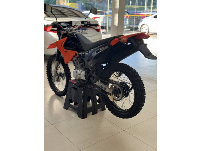 YAMAHA - XTZ 125 - 2015/2015 - Laranja - R$ 12.900,00
